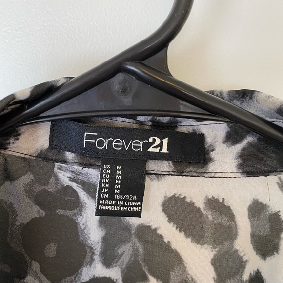 Forever 21 button down blouse Size M - Picture 2 of 3